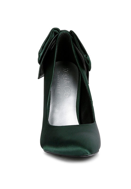 HORNET Grüne Pumps aus Satin mit Stilettoabsatz